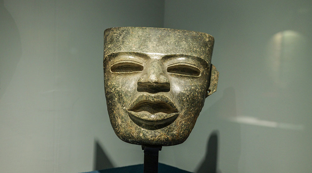 ジョジョの聖地巡礼』メキシコで本物の石仮面を発見！